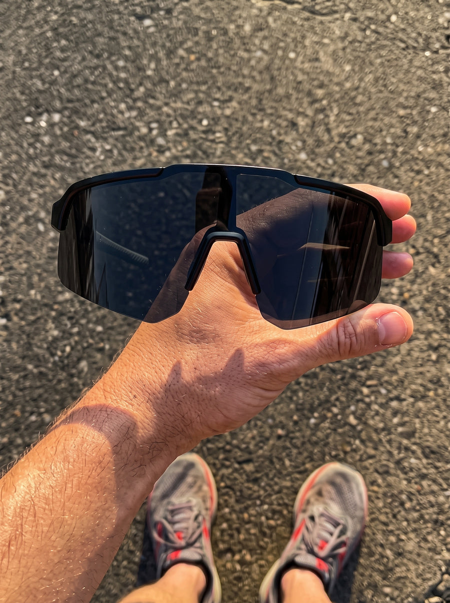 Miembro de Rayver Club usando gafas deportivas